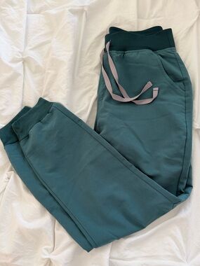 Figs Jogger Scrubs in Oasis (sold out)